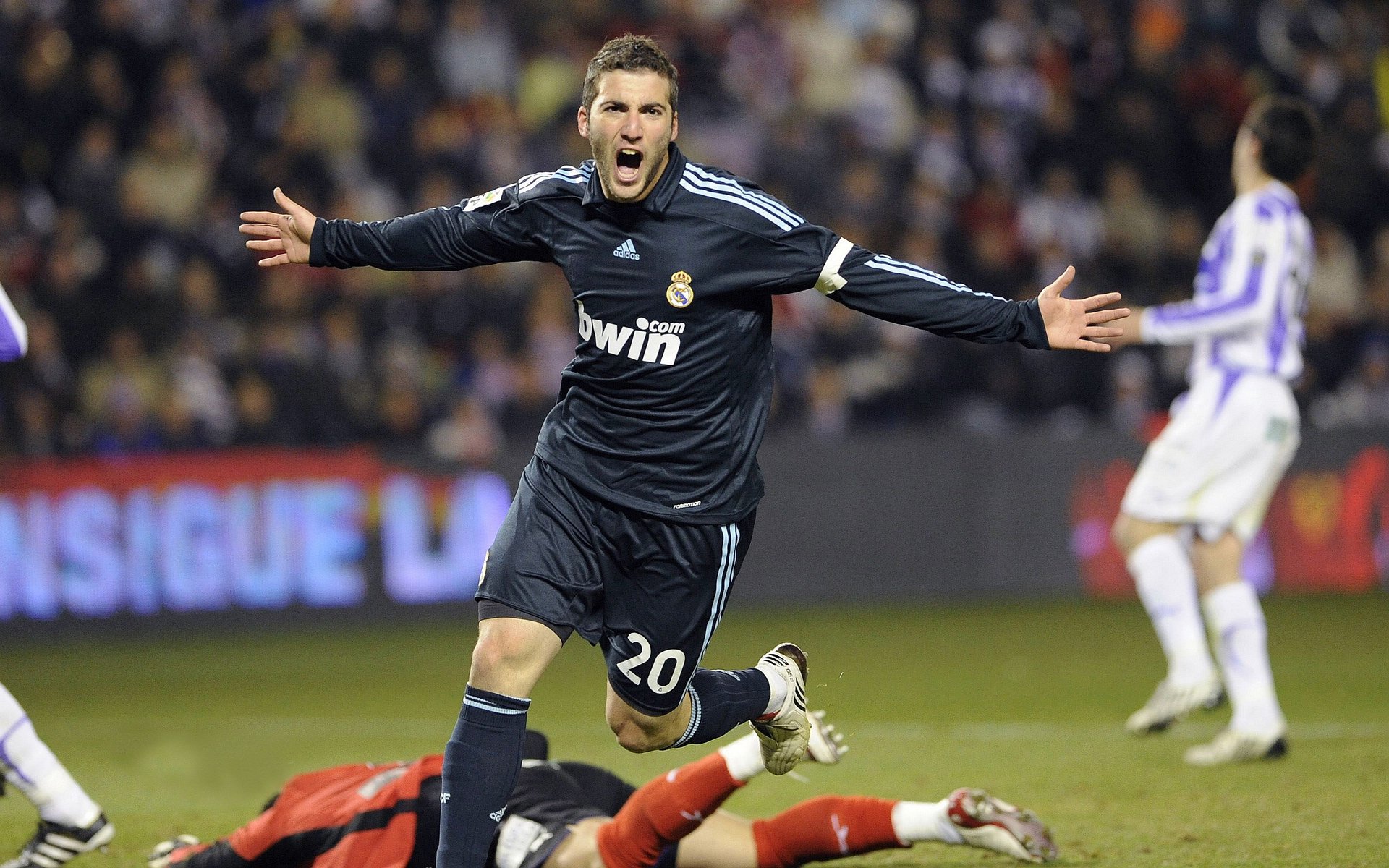 未来“足球巨星”在欧冠的惊艳首次亮相,未来足坛十大新星